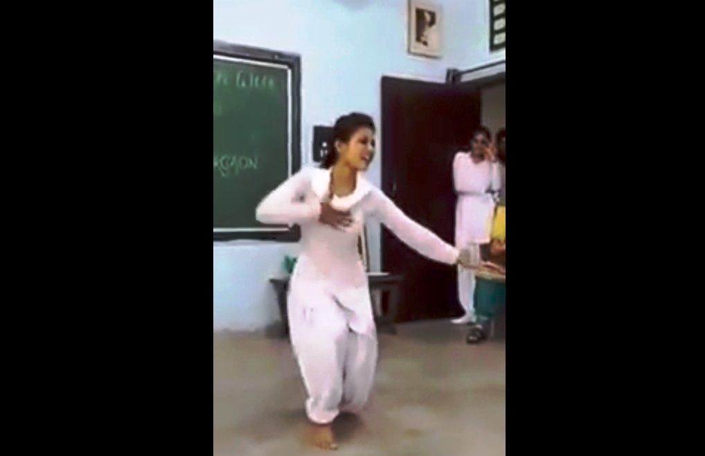Best haryanvi dance by school girl