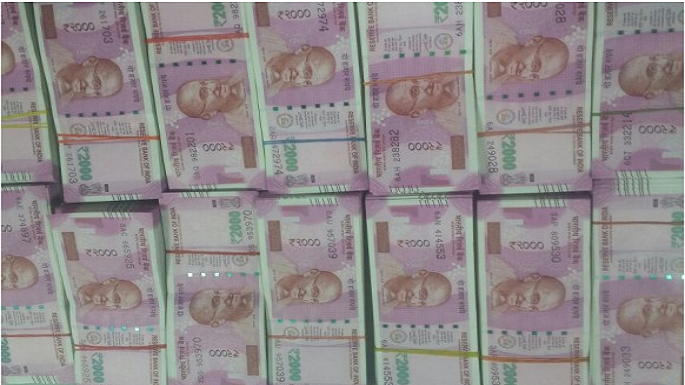 Delhi police recovered 2000 rupee notes