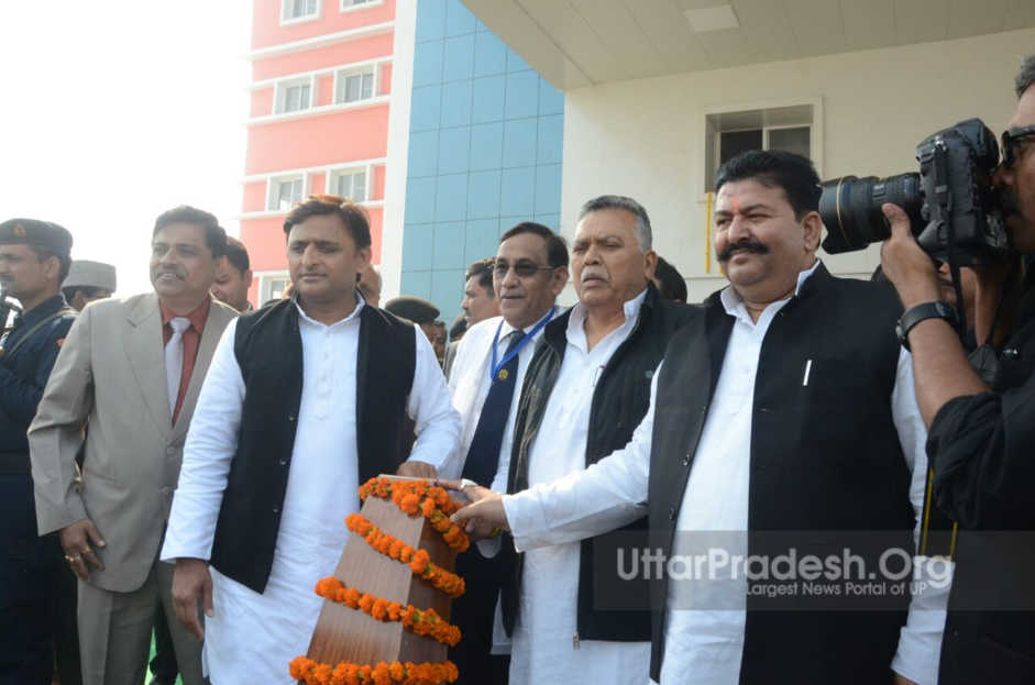 akhilesh inaugurated referral hospital