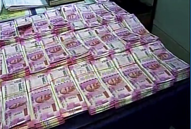 mumbai police seized 1.40 crore
