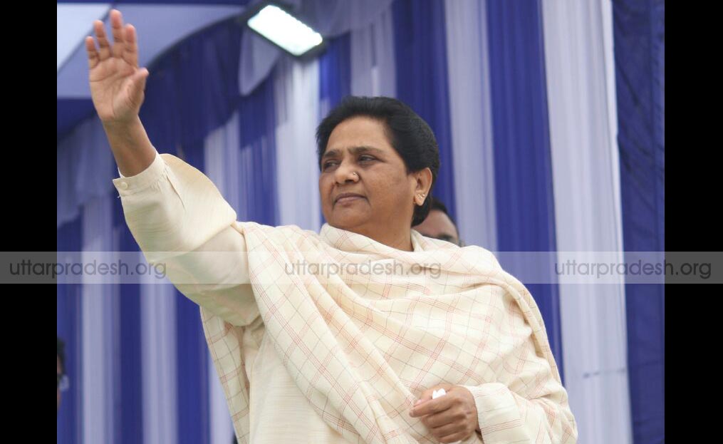 mayawati attacks cm akhilesh