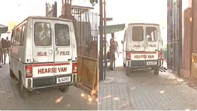 delhi constable commits suicide
