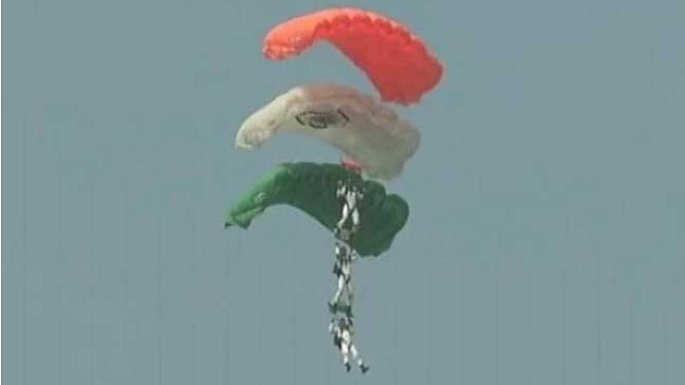 gandhinagar paragliding event accident