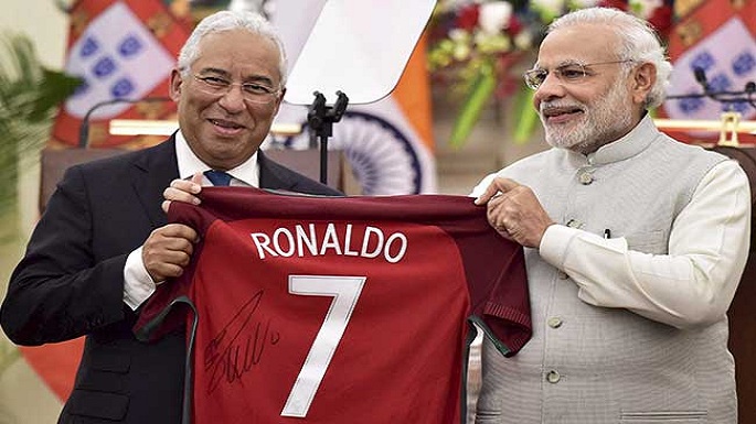 Portugal PM gifted Ronaldo's jersey