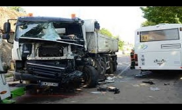 truck and bus accident sant kabir nagar