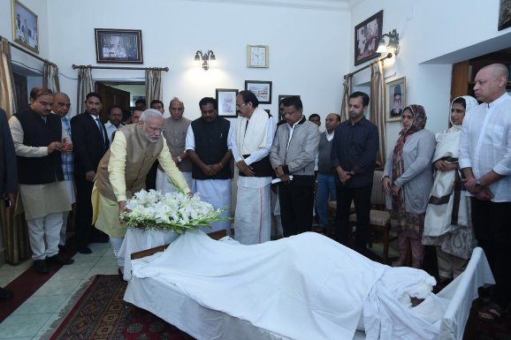 PM modi paying tribute to E ahmad