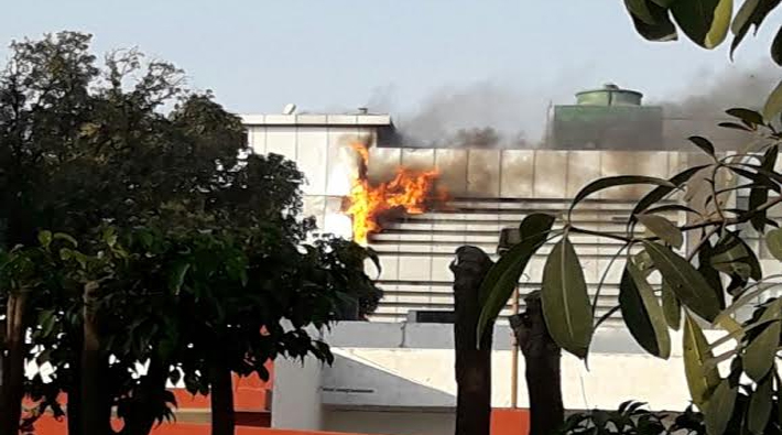 fire breaks out in sahara ganj