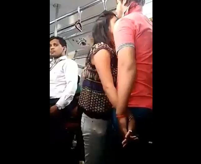 Delhi Metro Couple