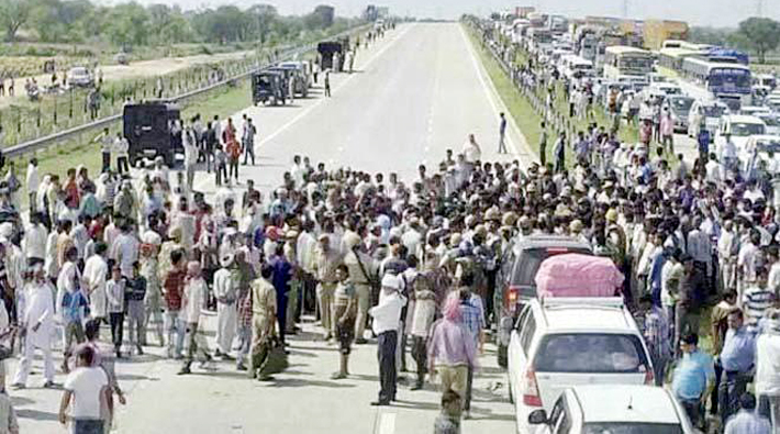 accident at yamuna expressway