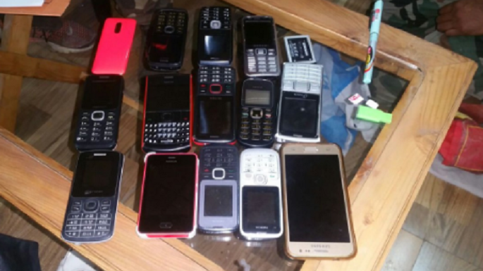 baramulla jail mobile phones