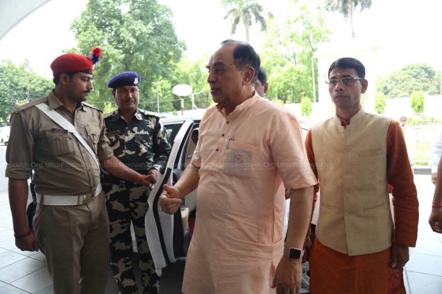subramanian swamy reaches lucknow