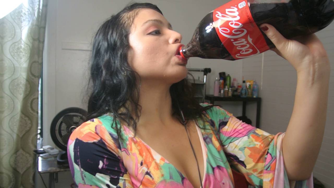 Girl Experiment With Cold drink Video