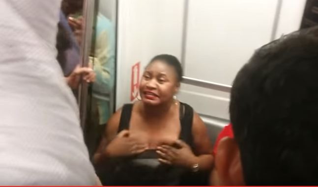 foreign women strange move delhi metro