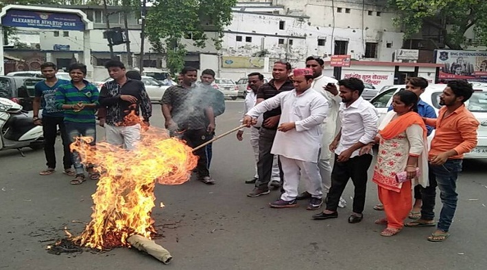sp workers protest over up for law and order