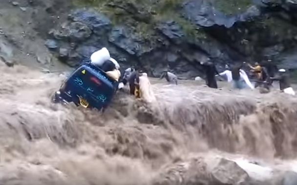 cars get stuck river