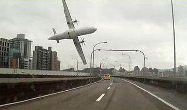 airplane suddenly fell road-