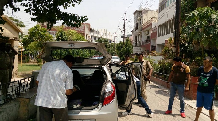 income tax department raid on owner of consultancy company in ghaziabad