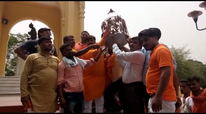 cm yogi adityanath supporters release birds on his birthday