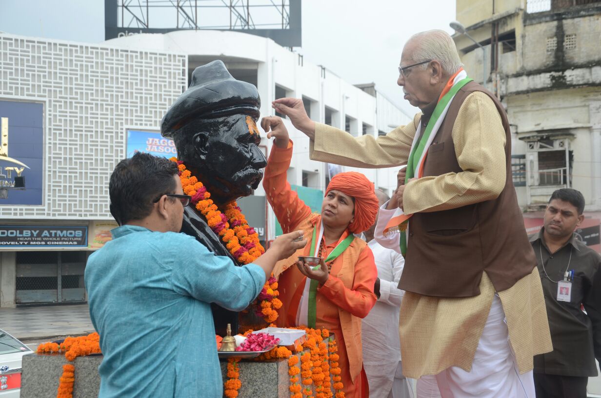 Governor wraps on Bal Gangadhar Tilak statue in lucknow