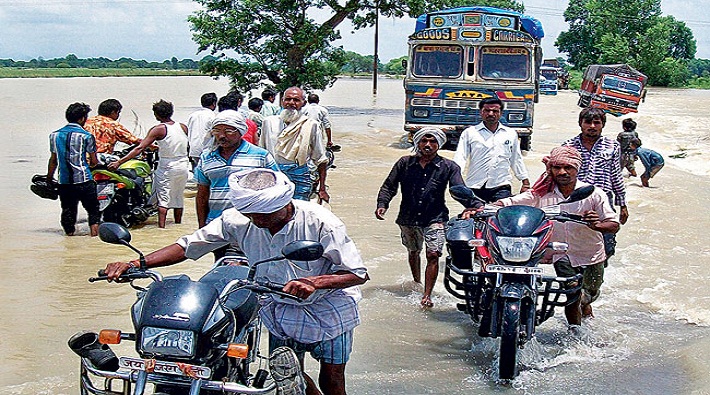 balrampur flood 7 people died and 400 villages affected by rapti river