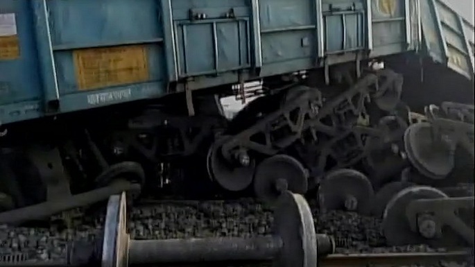 bihar wagons derailed