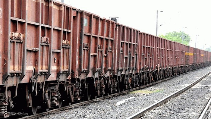 goods train driver prevent rail accident in jaswantnagar station etawah