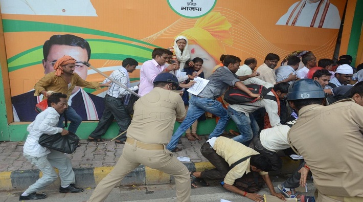 images lathicharge on b.ed and tet candidate near lucknow vidhan sabha