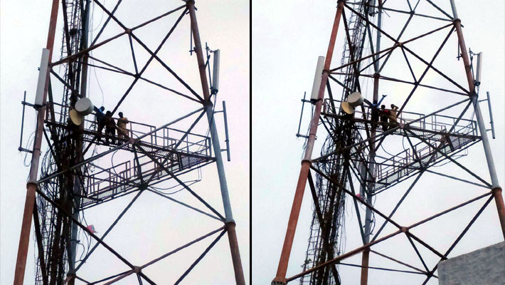 protest on mobile tower in lucknow