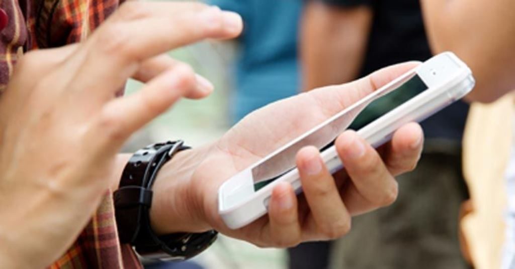 Ditch your smartphone to curb spending online