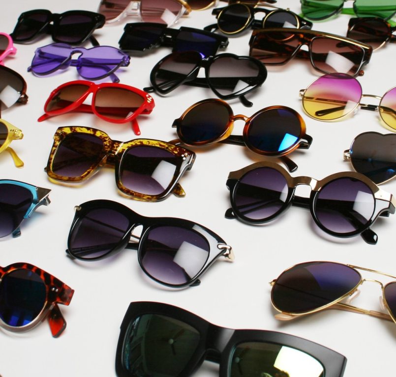 How to pair sunglasses for a chic look