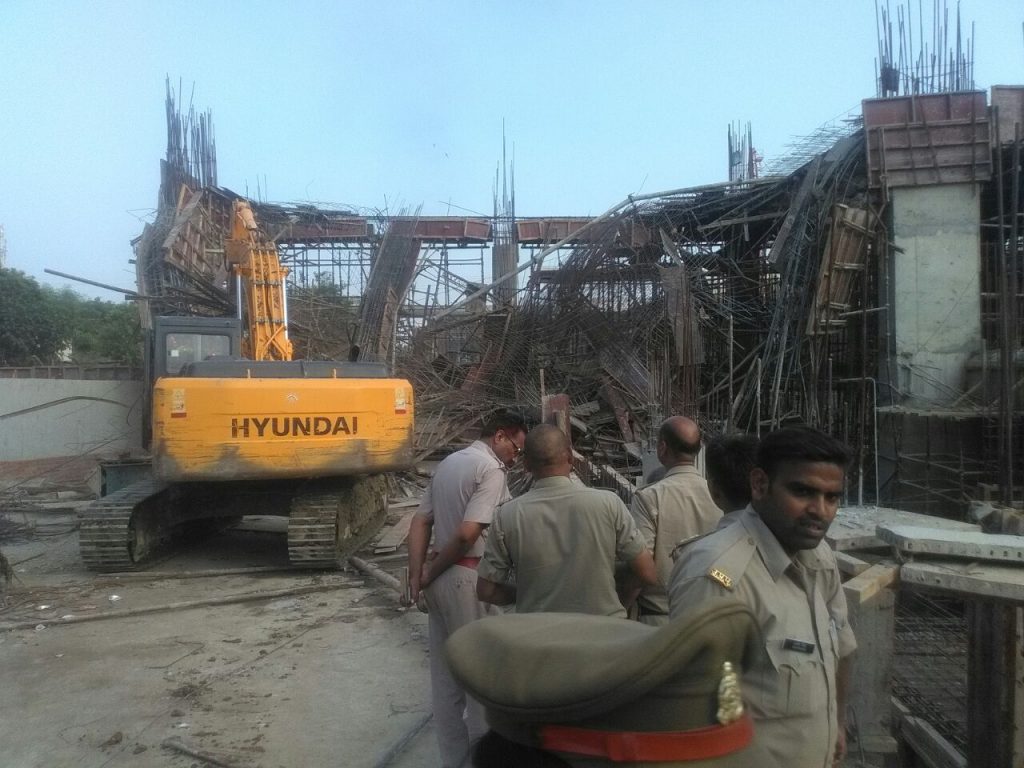 alambagh bus stand roof shuttering collapse
