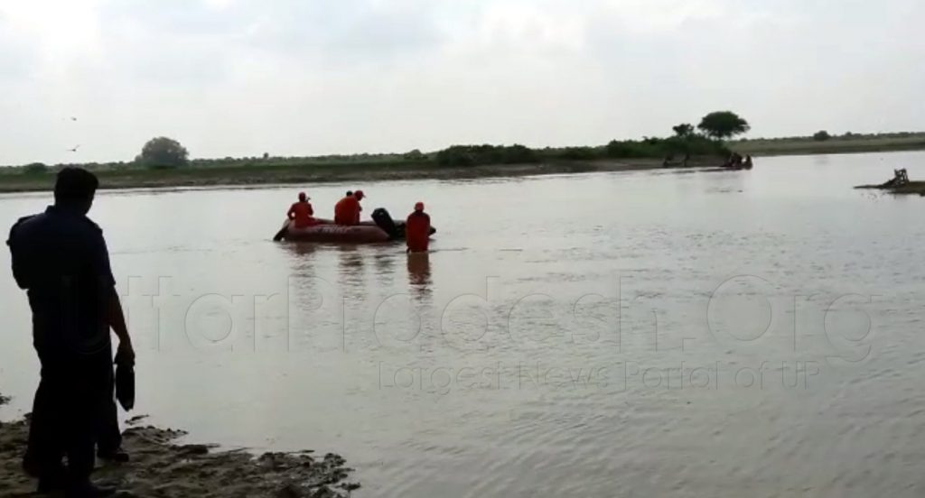 gorakhpur boat capsized