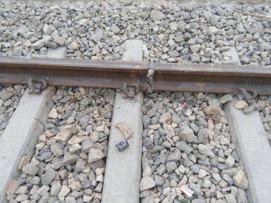 बड़ा रेल हादसा होने से बचा, टूटी पटरी से निकली ट्रेन