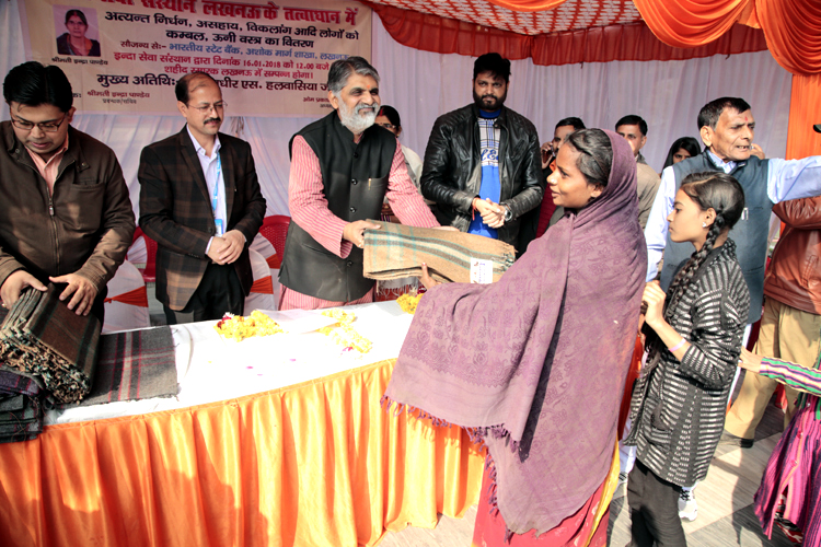Blanket distributed to poor and destitute people by SBI