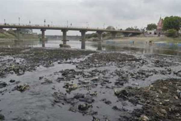 Drains falling into the river Gomti
