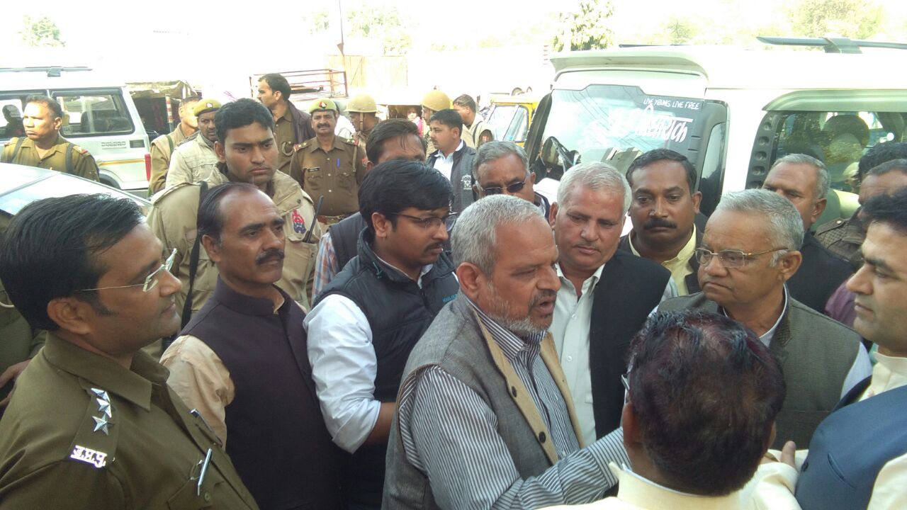RLD leaders stopped during Kasganj violence visit by Aligarh police-1