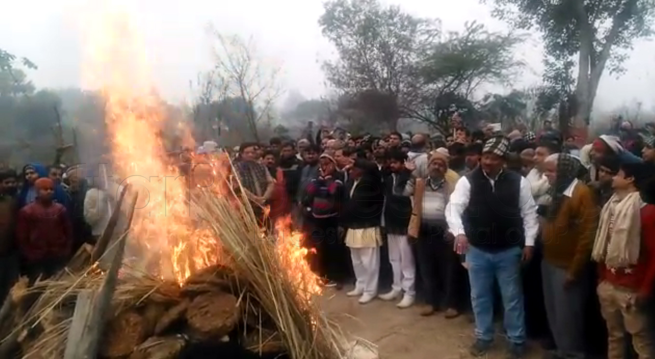 kasganj updates man funeral after CM yogi calls in kasganj violence
