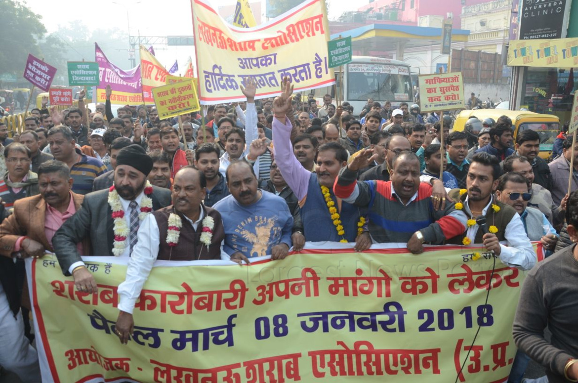 Wine businessmen protest against renewal of liquor shops