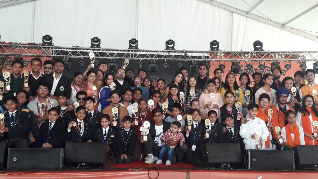Children and youth awarded on end of 23rd yuva mahotsav