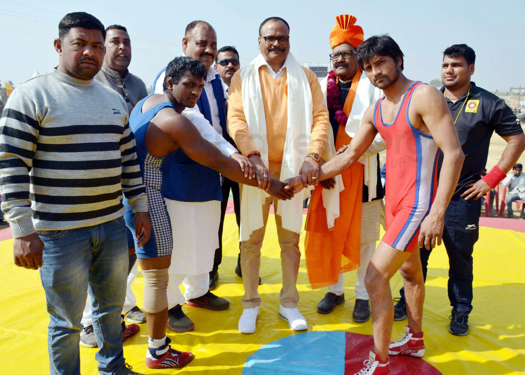 Minister Brajesh Pathak inaugurated wrestling competition in lucknow mahotsav