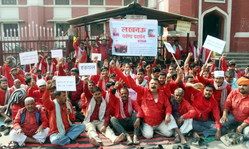 Porters protest in Lucknow