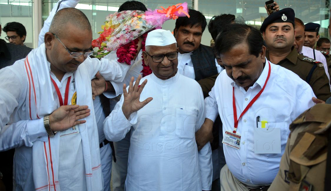 Anna Hazare Address loktantra ki paribhasha anna hazare in lucknow