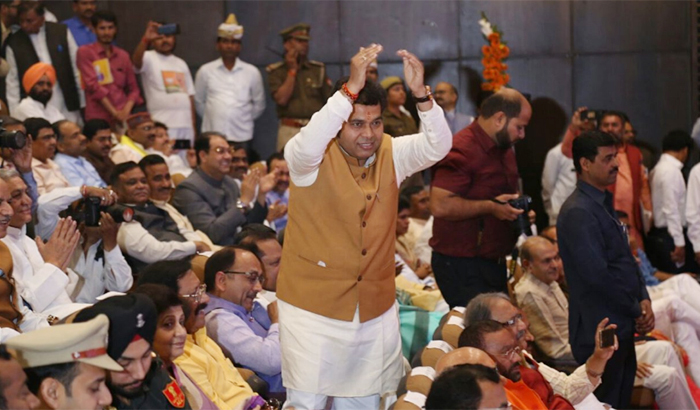 One year of Yogi Sarkar: Energy Minister dance on Bhajan