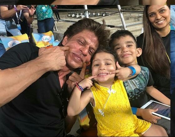 Shah Rukh Khan with MS Dhoni’s daughter Ziva