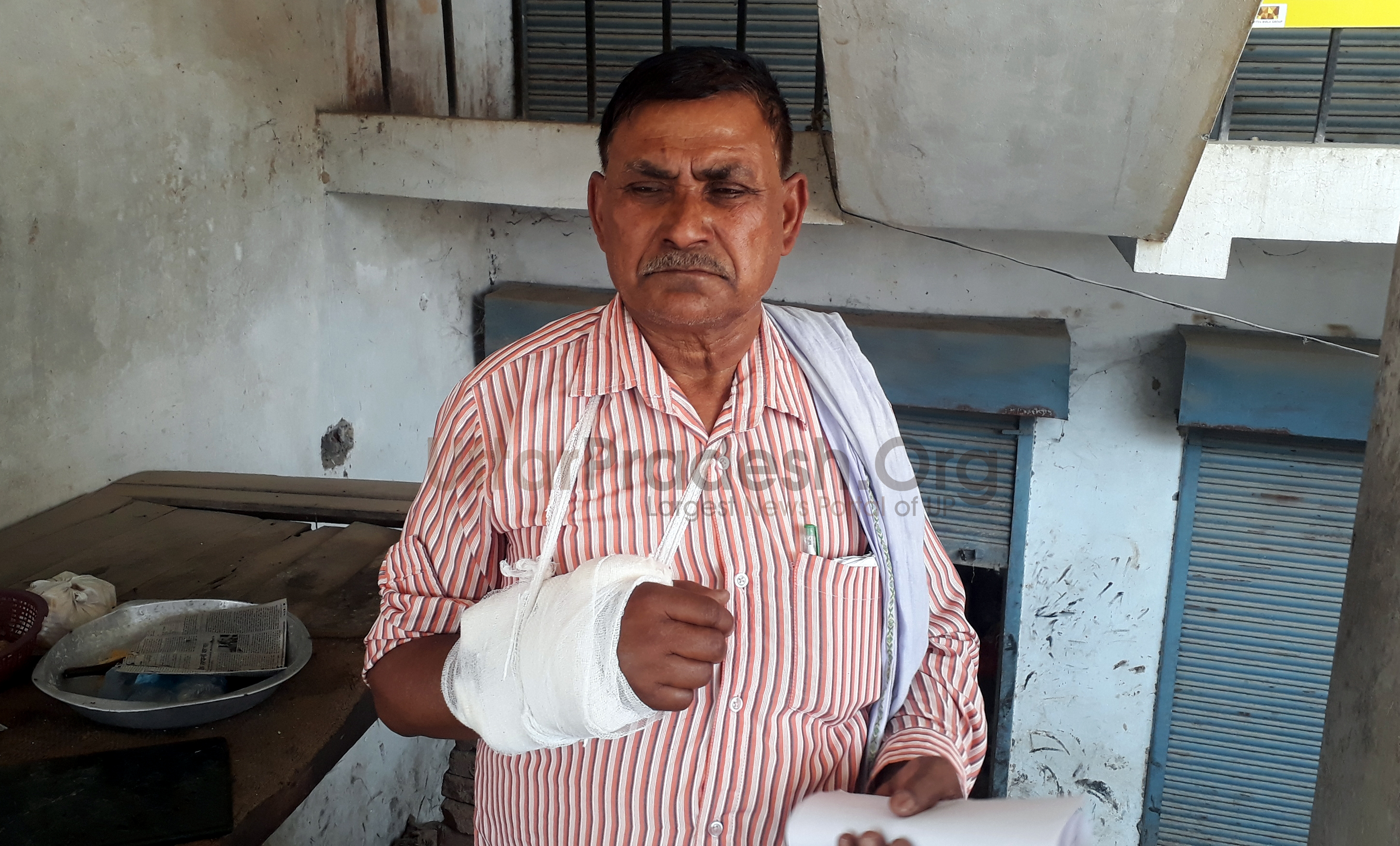 Dabang lekhpal Brutally Beaten man Broken Hand in BKT tehsil lucknow