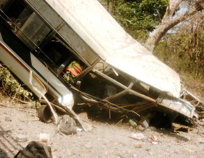 chhattisgarh-naxalites-blast-bus-2-jawans-martyred-and-many-injured