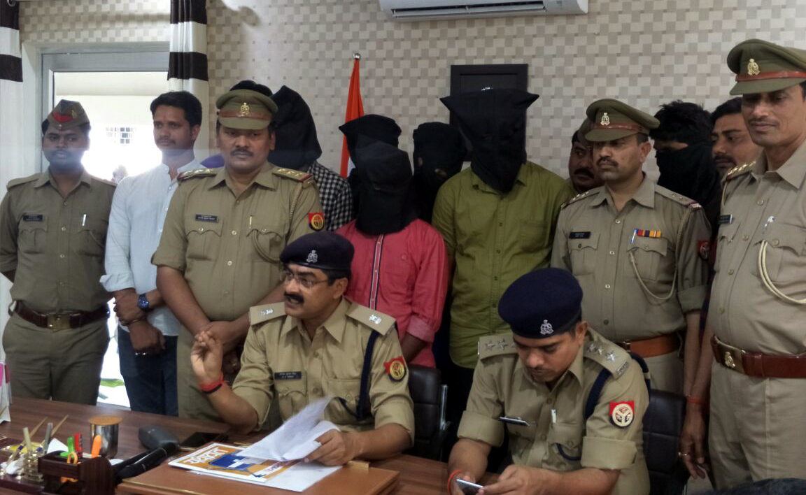 Police Busts Inter State Fraud Racket six arrested in krishnanagar thana