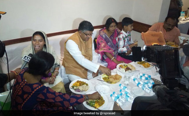 ravi-shankar-prasad-had-lunch-with-dalit-women-at-hotel-in-patna