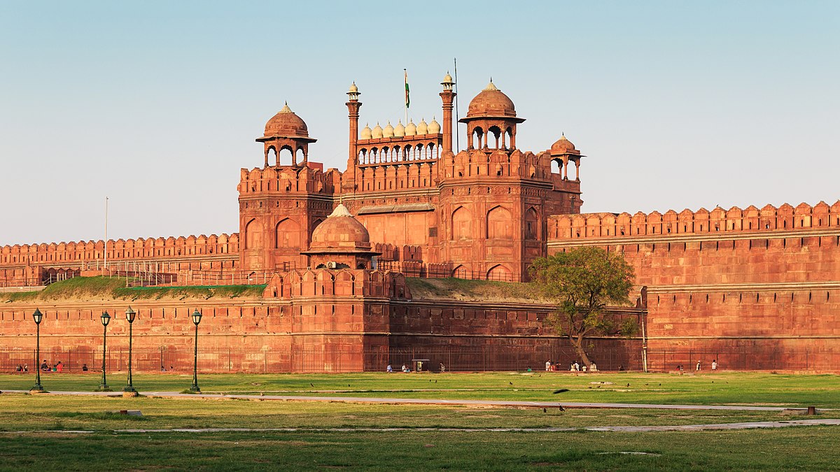 red-fort-adopted-by-dalmia-group-for-5-years-muslim-cleric-opposes