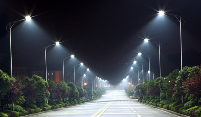 Claiming to correct street lights in 24 hours fail in Lucknow